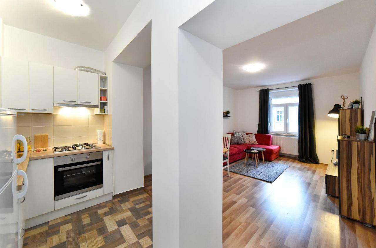 זאגרב Block Apartment Maks מראה חיצוני תמונה